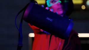 Mifa A90 IPX8 vízálló, hordozható Bluetooth hangszóró RGB színváltós