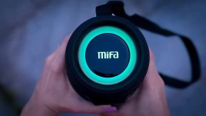Mifa A90 IP6x vízálló Bluetooth hangszóró RGB színváltós