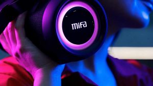 Mifa A90 IPX8 vízálló, hordozható Bluetooth hangszóró RGB színváltós