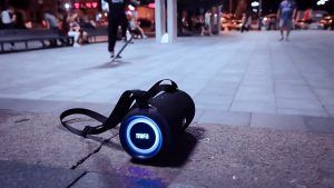 Mifa A90 IPX8 vízálló, hordozható Bluetooth hangszóró RGB színváltós