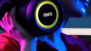 Mifa A90 IPX8 vízálló, hordozható Bluetooth hangszóró RGB színváltós
