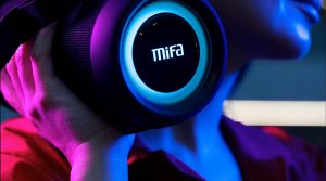 Mifa A90 IPX8 vízálló, hordozható Bluetooth hangszóró RGB színváltós