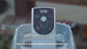 ENERGYSENSE™ SZIGETELT BÉSZ A Zurich AirJet™ EnergySense™ külső burkolattal és felső burkolattal rendelkezik, amely felgyorsítja a felmelegedést és csökkenti a hőveszteséget, így 40%-kal energiahatékonyabb a hasonló felfújható pezsgőfürdőkhöz képest.