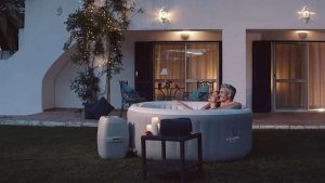 Lay z Spa St Lucia a legkisebb felfújható masszázsmedence 2 vagy 3 személy részére