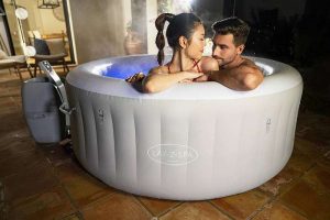 Lay-Z-Spa Tahiti Airjet felfújható jakuzzi 180x66 cm, 2-4 felnőttnek férőhely, külső falai Tritech™ 3 rétegű anyagból készültek, 7-színű LED világítás