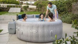 lay-z-spa-honolulu-airjet-szürke-rattan-felfujhato-jakuzzi 140 levegő masszázsfúvóka, lay-z-spa-honolulu-airjet-szürke-rattan-felfujhato-jakuzzi 4-6 személyes, lay-z-spa-honolulu-airjet-szürke-rattan-felfujhato-jakuzzi 2021 modell Freeze Shield technológia, -jakuzzi 4-6 személyes, 140 levegő masszázsfúvóka