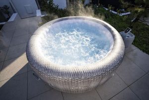 lay-z-spa-honolulu-airjet-szürke-rattan-felfujhato-jakuzzi 140 levegő masszázsfúvóka, lay-z-spa-honolulu-airjet-szürke-rattan-felfujhato-jakuzzi 4-6 személyes, lay-z-spa-honolulu-airjet-szürke-rattan-felfujhato-jakuzzi 2021 modell Freeze Shield technológia, -jakuzzi 4-6 személyes, 140 levegő masszázsfúvóka
