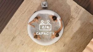 A Madrid Airjet™ felfújható jakuzzi 2022-es év újdonsága, melyben akár 4 személy is kényelmesen elfér, így közös családi élmény lehet a wellness. 2-4 személyes