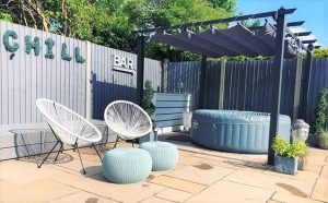 Lay-Z-Spa PALM SPRINGS AirJet pezsgőfürdő helyének kialakítása, árnyékoló, pergola
