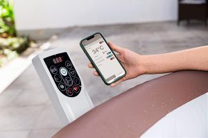 6001G_25 LAY-Z-SPA® Hawaii AirJet™ Ultrafit WLAN WiFi terrakotta 4-6 személyes, Ø 196 x 71 cm WiFi kapcsolaton keresztől a telefonja segítségével távolról is vezérelheti pezsgőfürdőjét a Bestway SmartSpa™ alkalmazáson keresztül