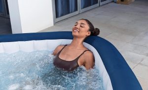 6001H_25 LAY-Z-SPA® Hawaii AirJet™ Ultrafit WiFi 4-6 személyes, 180x180x71cm Telefonnal, Applikáció segítségével távolról is vezérelhető pezsgőfürdő